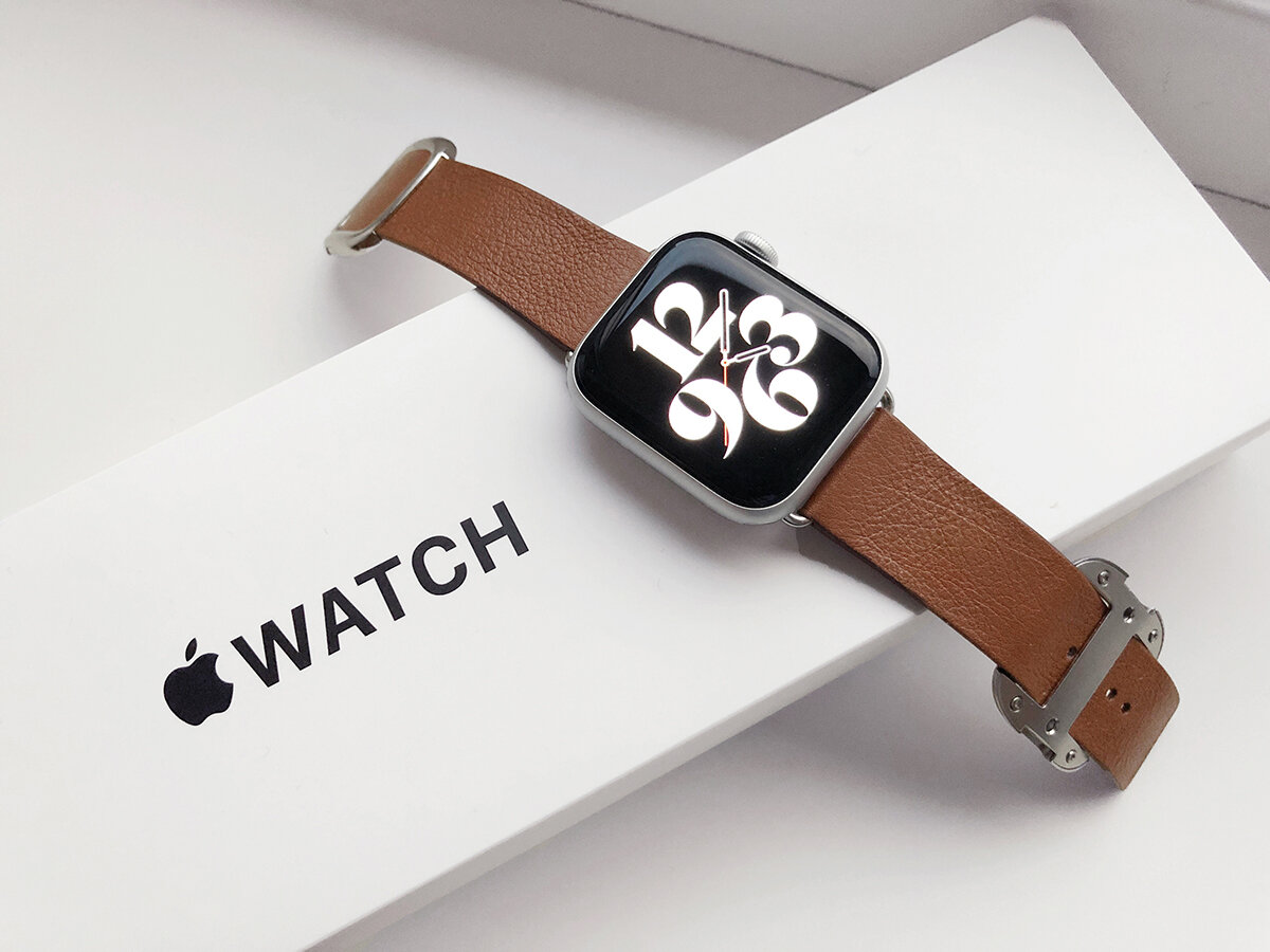 Apple Watch SE 40 i apples original förpackning